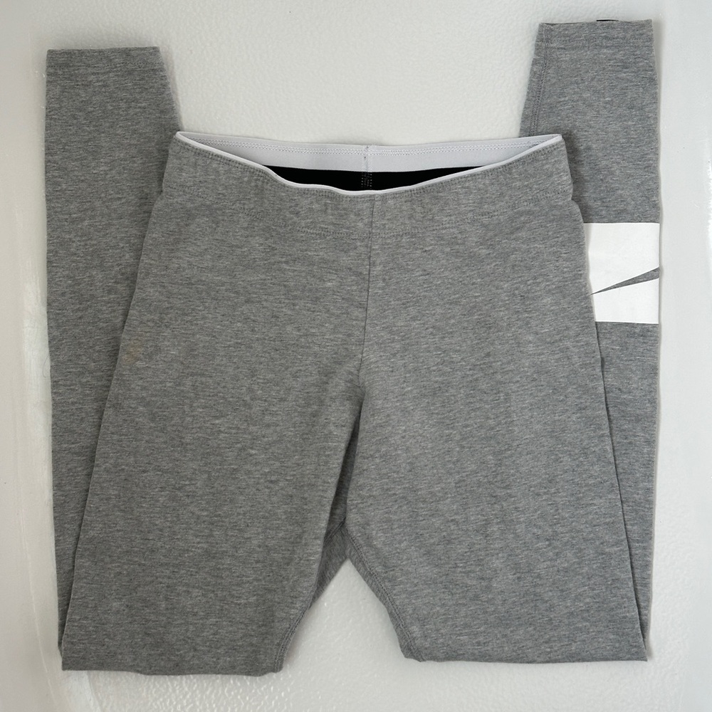 Nike Sportswear Essential Gray Leggings